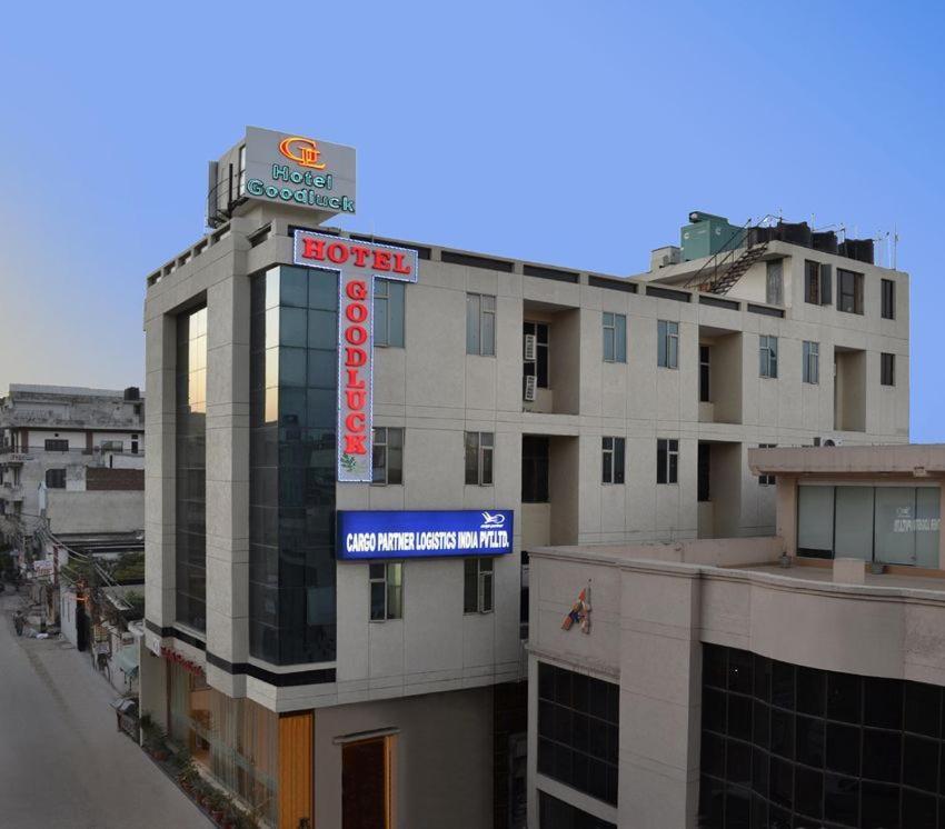 Airport Hotel Goodluck New Delhi Buitenkant foto